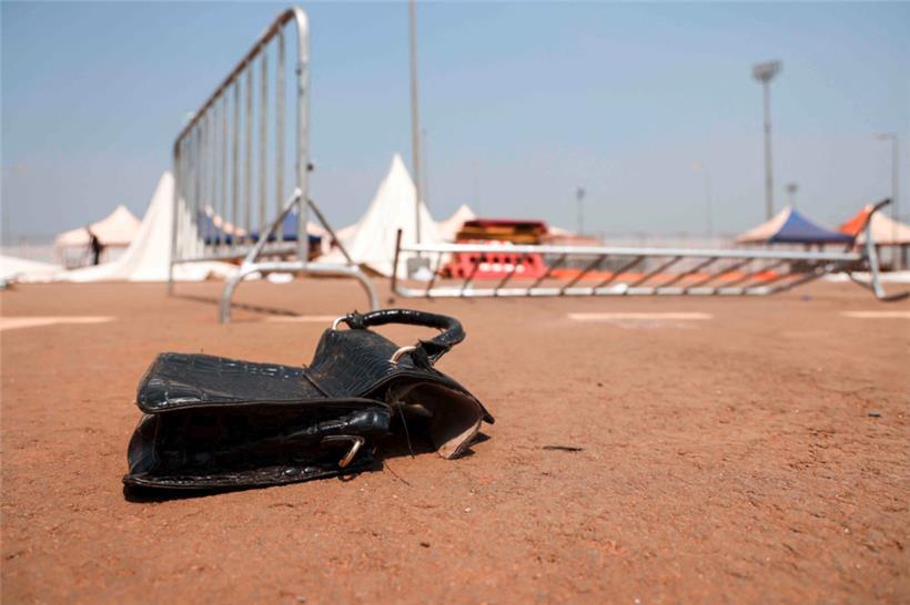 Die Massenpanik wurde von Fans, die ohne Eintrittskarte ins Stadion eindringen wollten, ausgelöst
