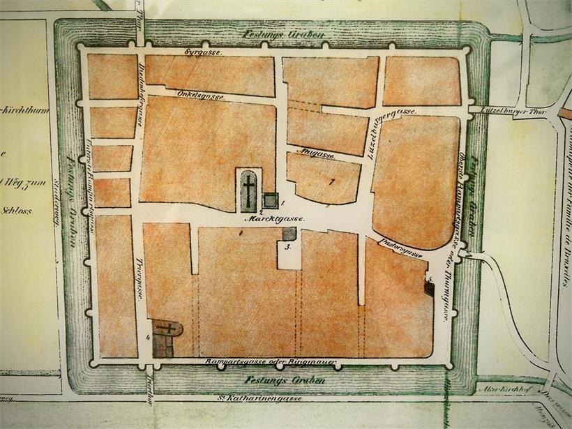 Die Mauer ist fast verschwunden, ihre Wege sind geblieben: Der alte Stadtplan lässt sich in Grevenmacher bis heute erstaunlich gut erlaufen