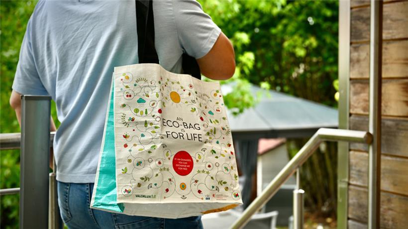 Die Mehrwegtüten gehören mittlerweile zum Supermarkt-Einkauf dazu
