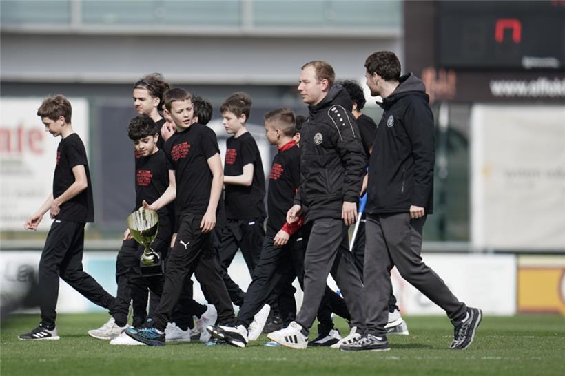 Die Minimes der UNA Strassen: Sieger im LaLux Indoor Cup 2025
