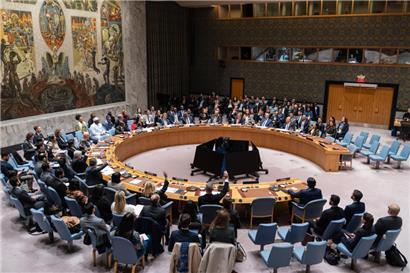 Die Mitglieder des UN-Sicherheitsrats stimmen im UN-Hauptquartier über einen von den USA eingebrachten Resolutionsentwurf zur Ermächtigung einer internationalen Stabilisierungstruppe in Gaza ab
