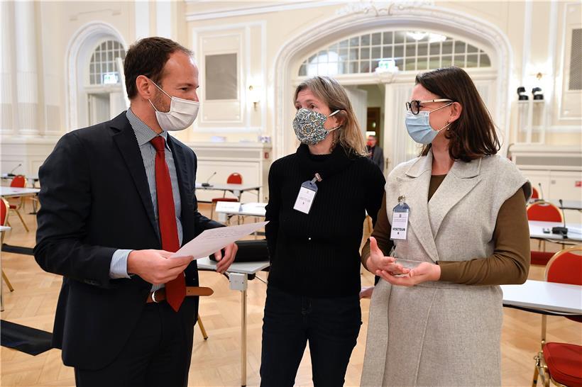 Die Mitinitiatoren der Petition 1638 (v.l.n.r.):  Peter Kleijnenburg, Karin Waringo und Sandra Latanik
