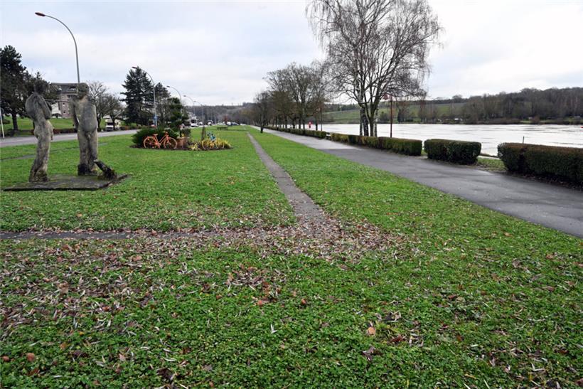 Die Moselesplanade ist die „First Avenue“ Remichs und ein Touristenliebling