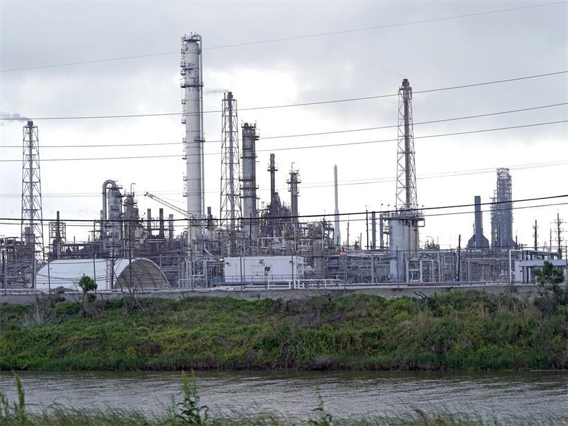 Die Motiva-Raffinerie, die größte Ölraffinerie Nordamerikas, in Port Arthur, Texas