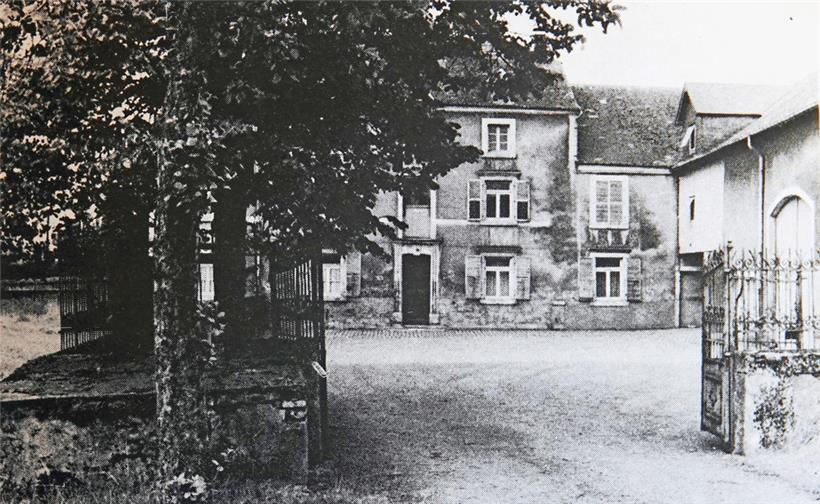 Die Mühle in früheren Zeiten. Auf dem nicht datierten Bild lag der Eingang noch ...