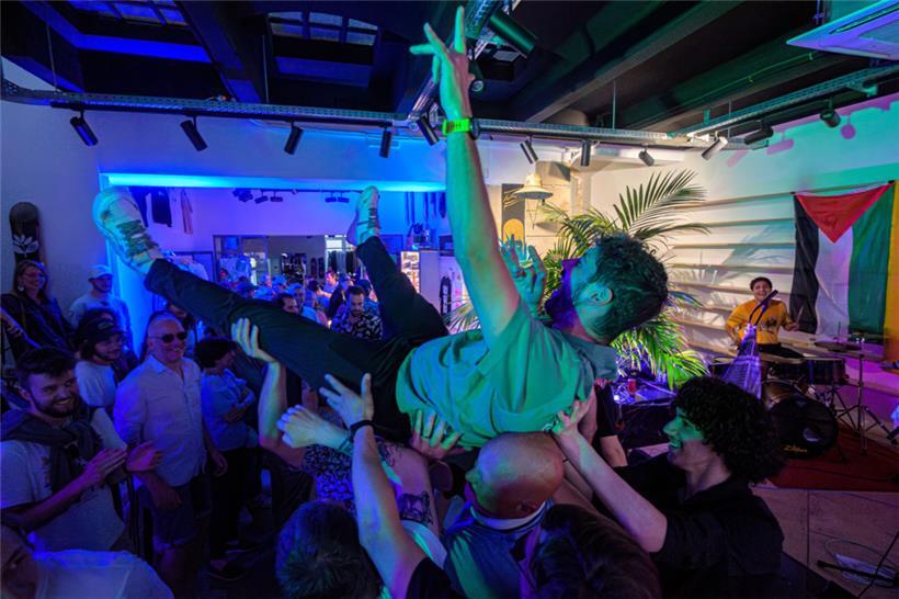 Die Musiker gingen auf Tuchfühlung mit dem Publikum