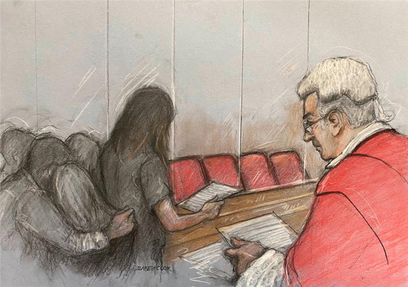 Die Mutter eines der Opfer der ehemaligen Krankenschwester vor Gericht 
