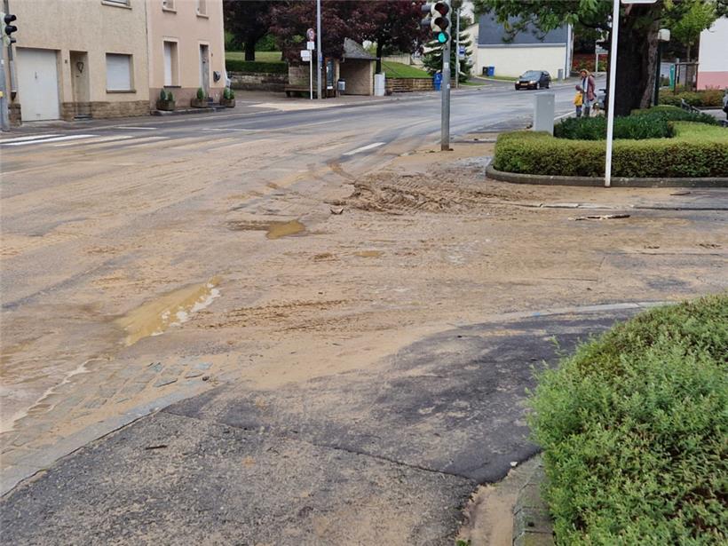 Die N7 (rue de Luxembourg) bleibt während der Säuberungsarbeiten gesperrt