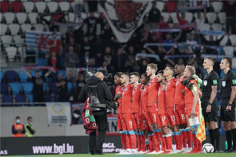 Die Nationalmannschaft durfte sich auf eine stimmungsvolle Eröffnung im Stade de Luxembourg freuen

