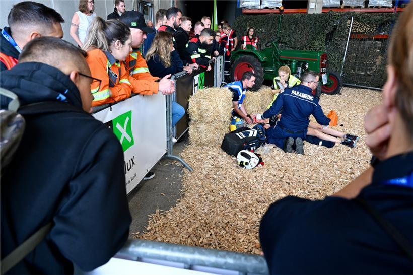 Die Notfallretter mussten sich nicht nur bei simulierten Verkehrsunfällen beweisen, sondern auch bei Arbeits- oder Haushaltsunfällen
