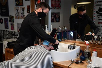 Die „Old School Barbers“ mussten sich erst auf die neue Situation einstellen
