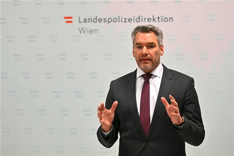 Die Opposition forderte gestern geschlossen den Rücktritt des österreichischen Innenministers Karl Nehammer
