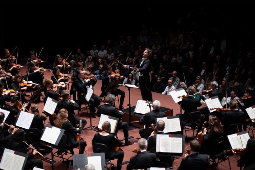 Die Orchestermusiker fanden im ersten Satz schwer zusammen und das Orchester klang an vielen Stellen nicht homogen
