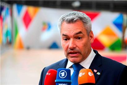 Die Partei des österreichischen Bundeskanzlers Karl Nehammer nimmt den Chef der rechtspopulistischen FPÖ, Herbert Kickl, ins Visier
