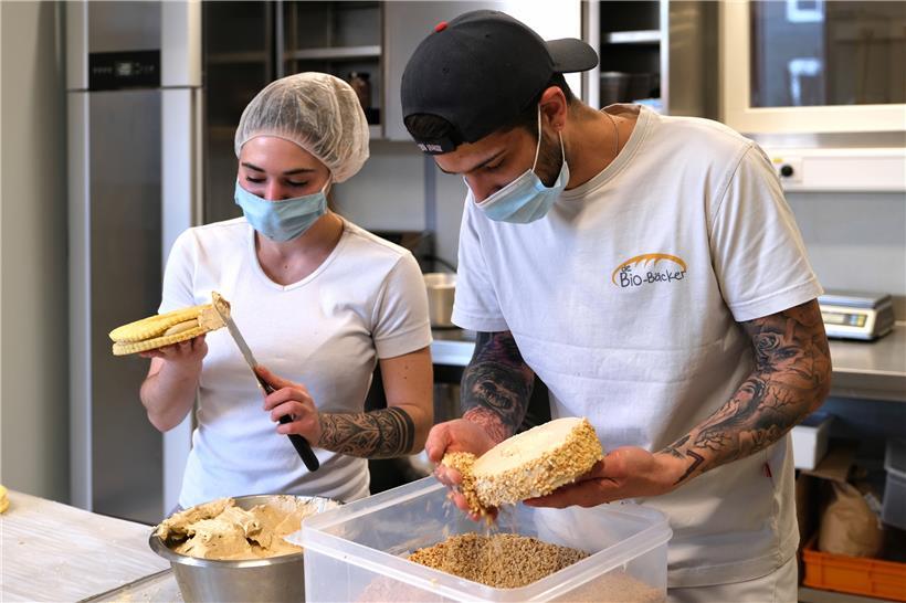 Die Patissiers haben zurzeit alle Hände voll zu tun. An Festtagen wie Ostern sin...