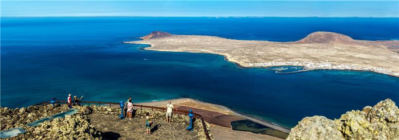 Die Playa de la Cocina auf Lanzarotes Nachbarinsel La Graciosa: Auf den Kanarischen Inseln wird wieder mit einer großen Anzahl an Urlaubern gerechnet
