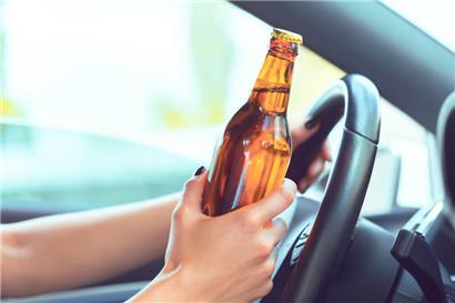 Die Polizei entzog am Sonntagmorgen zwei Fahrern den Führerschein. Der Grund: Beide hatten Alkohol konsumiert und sich anschließend ans Steuer gesetzt.

