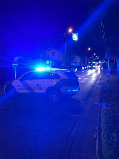 Die Polizei erstellt vor Ort ein Unfallprotokoll
