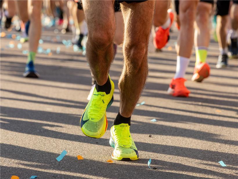 Polizeibeamte bereiten sich auf tausende Besucher beim ING Marathon vor, Sicherheit und Verkehrsregeln im Fokus