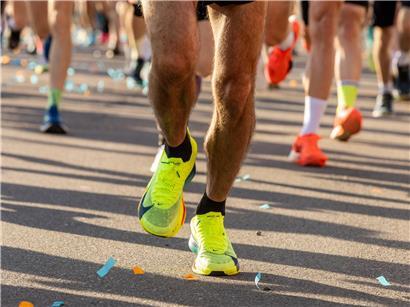 Polizeibeamte bereiten sich auf tausende Besucher beim ING Marathon vor, Sicherheit und Verkehrsregeln im Fokus