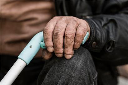 Die Polizei hat 75 Menschen im Alter von 51 bis 85 Jahren aus illegalen Pflegeheimen befreit
