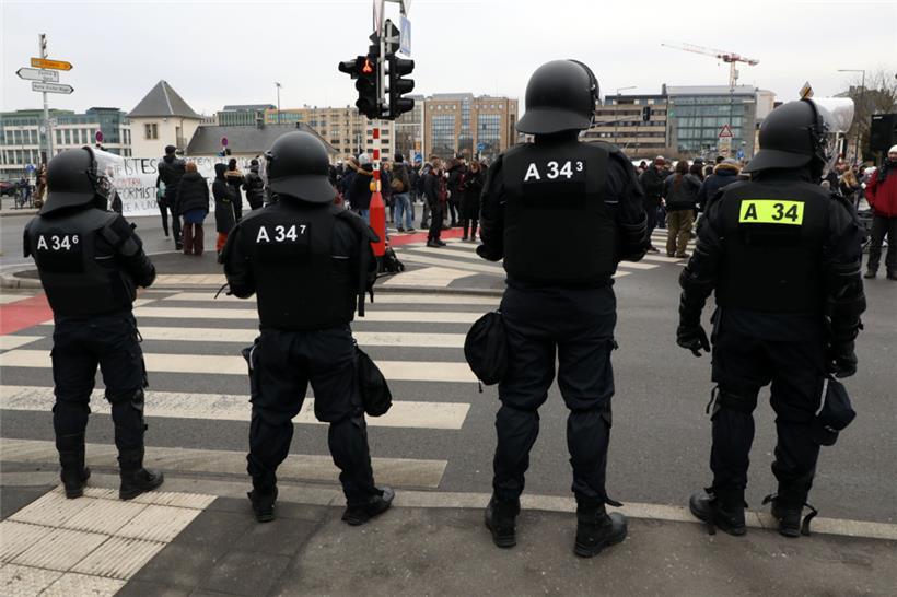 Die Polizei hielt sich nur an den Zugangspunkten zur Innenstadt auf. Ansonsten b...