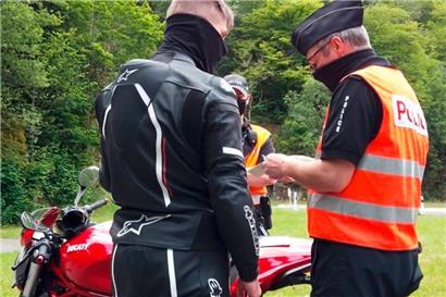 Die Polizei kontrollierte auch, ob die Motorräder zu laut waren
