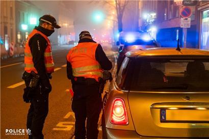 Die Polizei kontrollierte bei einer Verkehrskampagne die Sichtbarkeit der Fahrer, der Beleuchtung, der Kennzeichen sowie die Fahrzeugpapiere
