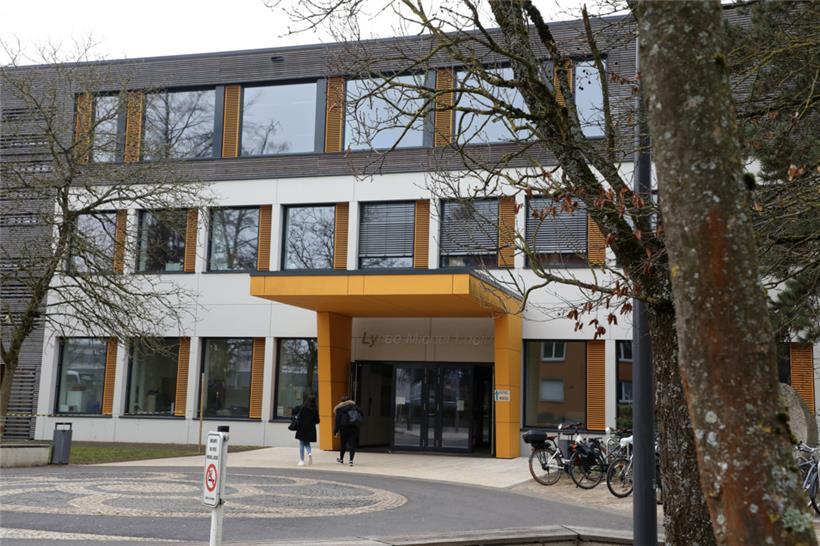 Die Polizei musste am Freitag wegen einer vermeintlichen Bombe im „Lycée Michel Lucius“ ausrücken

