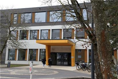 Die Polizei musste am Freitag wegen einer vermeintlichen Bombe im „Lycée Michel Lucius“ ausrücken
