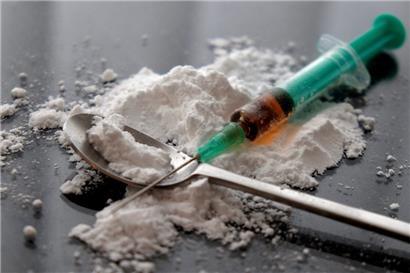 Die Polizei nahm in der Nacht von Montag auf Dienstag einen mutmaßlichen Drogendealer im Bahnhofsviertel fest

