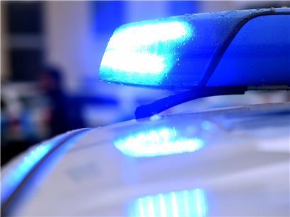 Polizeiauto mit Blaulicht im Einsatz am Wochenende bei mehreren Polizeieinsätzen in der Stadt