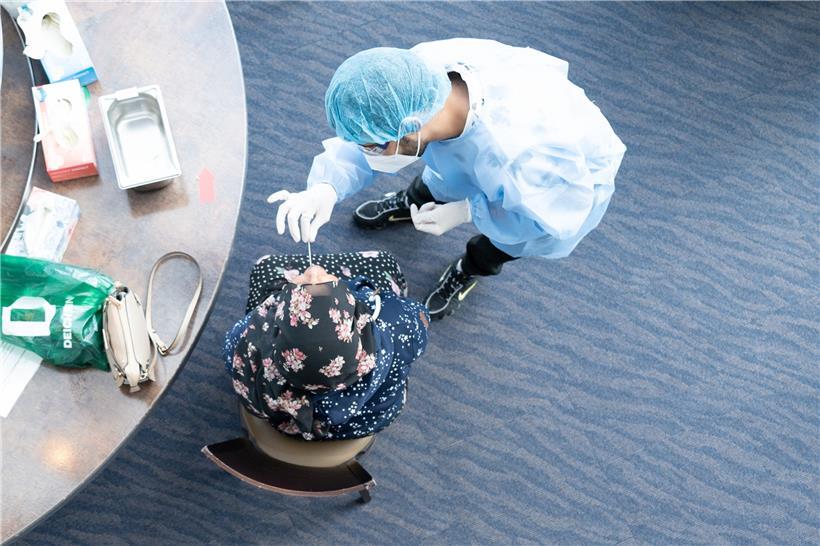 Die Positivrate, also der Anteil an positiv ausgefallenen Tests, liegt bei 3,06 Prozent
