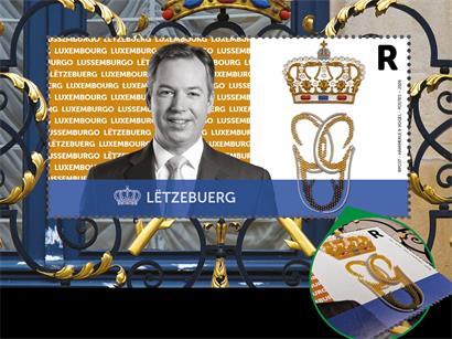 3D-gedruckte Luxemburger Briefmarke mit Großherzog-Guillaume-Monogramm zum Nationalfeiertag von Post Luxemburg