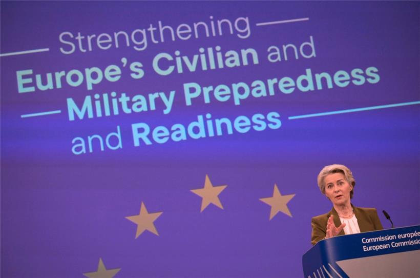 Die Präsidentin der Europäischen Kommission, Ursula von der Leyen, bei der Pressekonferenz über die zivile und militärische Bereitschaft Europas
