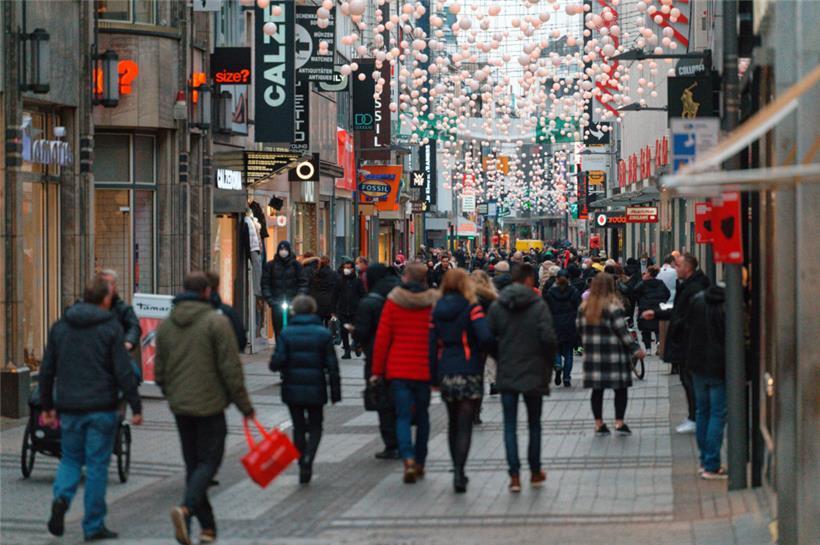 Die Preissteigerungsrate liegt weit mehr als doppelt so hoch wie das Ziel der Europäischen Zentralbank, die mittelfristig eine Rate von 2,0 Prozent als optimalen Wert für die Wirtschaft anpeilt
