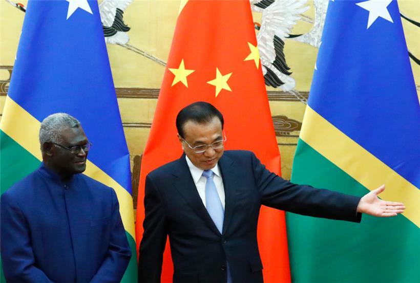Die Premierminister der Salomonen und Chinas, Manasseh Sogavare und Li Keqiang, Ende 2019: Mit der starken Hand Chinas im Hintergrund versucht Sogavare, seine politische Macht auszubauen
