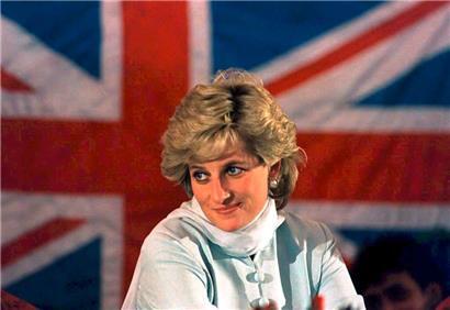 Die Prinzessin vor der britischen Fahne: Diana gehörte zu Lebzeiten zu den meistfotografierten Menschen der Welt – seit ihrem Tod ist sie zur Goldgrube geworden für Verkäufer von Andenken und Erinnerungen
