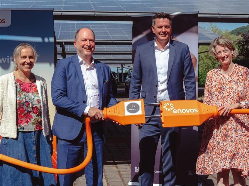Projektpartner Carole Muller, Patrick Muller, Wirtschaftsminister Lex Delles und Anouk Hilger von Enovos Renewable Energies Luxembourg