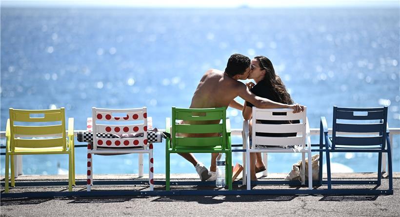 Die Promenade des Anglais in Nice: Wenn sich Deutsche jetzt noch hier küssen wollen, müssen sie nach der Rückreise zum Test
