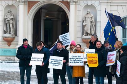 Die Protestler vor dem österreichischen Innenministerium dürfte die Teileinigung zumindest etwas freuen
