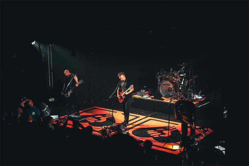 Lockten das Publikum trotz Hitze in „den Atelier“: Rise Against