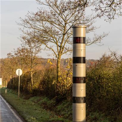 Die Radarfalle in Richtung Garnich
