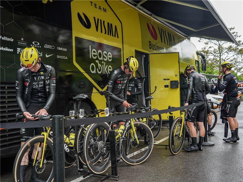 Team Visma-Lease a Bike Radsportler gewinnen die ersten drei Etappen der Tageblatt-Flèche du Sud Radrennen
