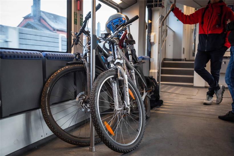 Die Räder können im Wagen ohne Probleme nebeneinander stehen