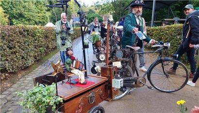 Die „Recicleta“ von Marionetas Apokellen – ein Hauch von Giro d’Italia oder Vuelta ciclista de Chile, anno 1900?
