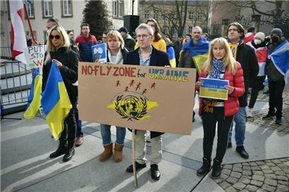 Die Redner riefen den Westen dazu auf, die Ukraine auch militärisch zu unterstützen
