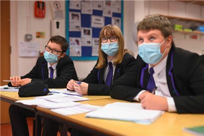 Die Regierung hat die Maskenpflicht für Sekundarschüler in England aufgehoben, die Schuldirektoren wehren sich dagegen
