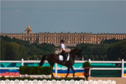 Die Reitwettbewerbe werden in den Parkanlagen von Versailles ausgetragen und bieten damit eine spektakuläre Kulisse
