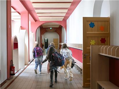 Renovierung der Brill-Schule mit Erhalt des geschützten architektonischen Charakters und historischen Fassadendetails